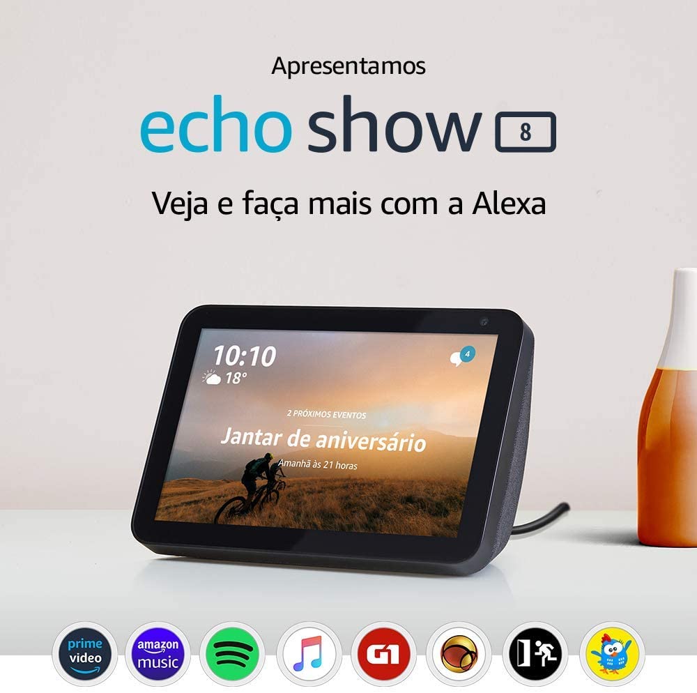 Echo Show 8 mostrando os recursos visuais do dispositivo e os principais aplicativos que podem ser acessados por meio da Alexa, assistente virtual da Amazon.