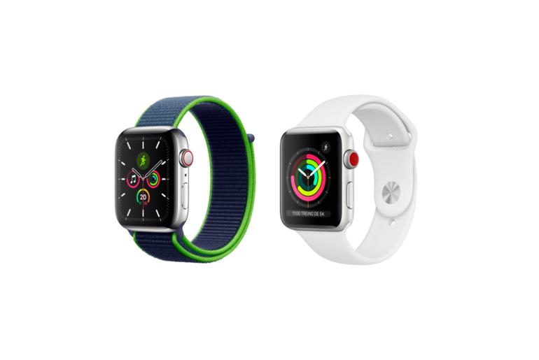 Dois Apple Watch Series 5 com pulseiras azul marinho e branca.